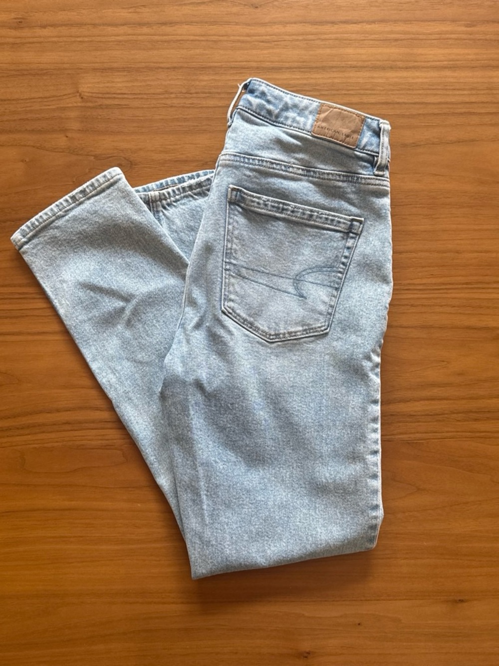 American Eagle Women’s Strigid Light Wash Jeans